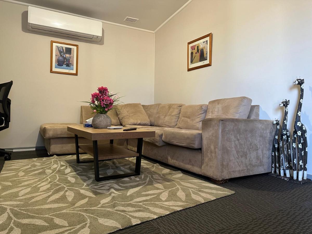 Copper City Motel Cobar Εξωτερικό φωτογραφία